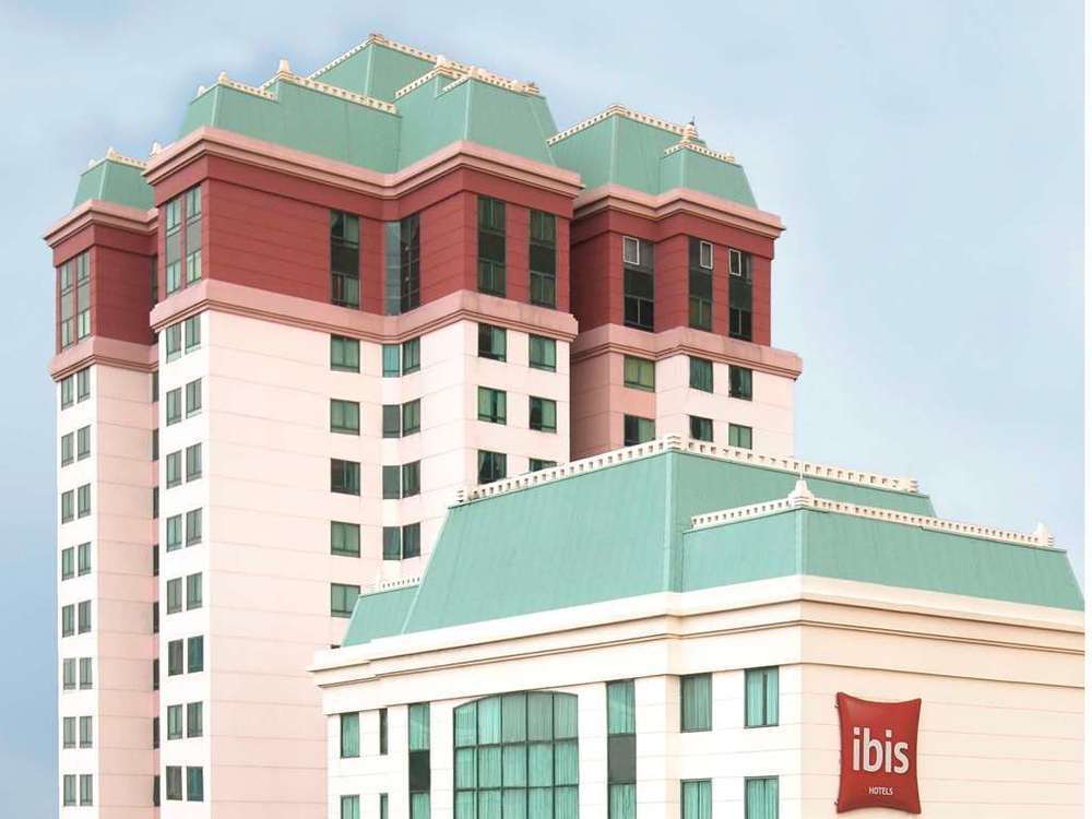Hotel Ibis Mangga Dua Giacarta Esterno foto