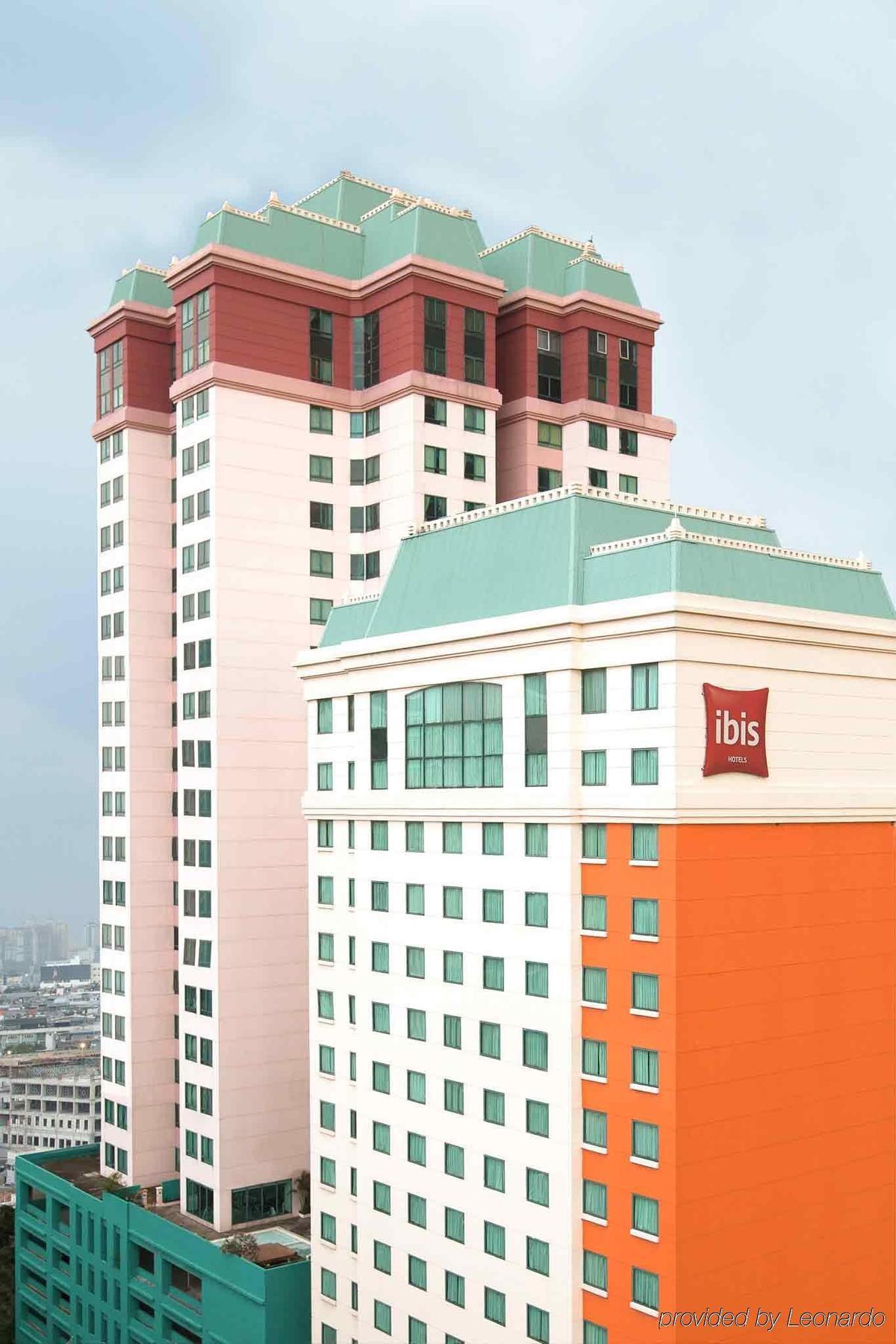 Hotel Ibis Mangga Dua Giacarta Esterno foto