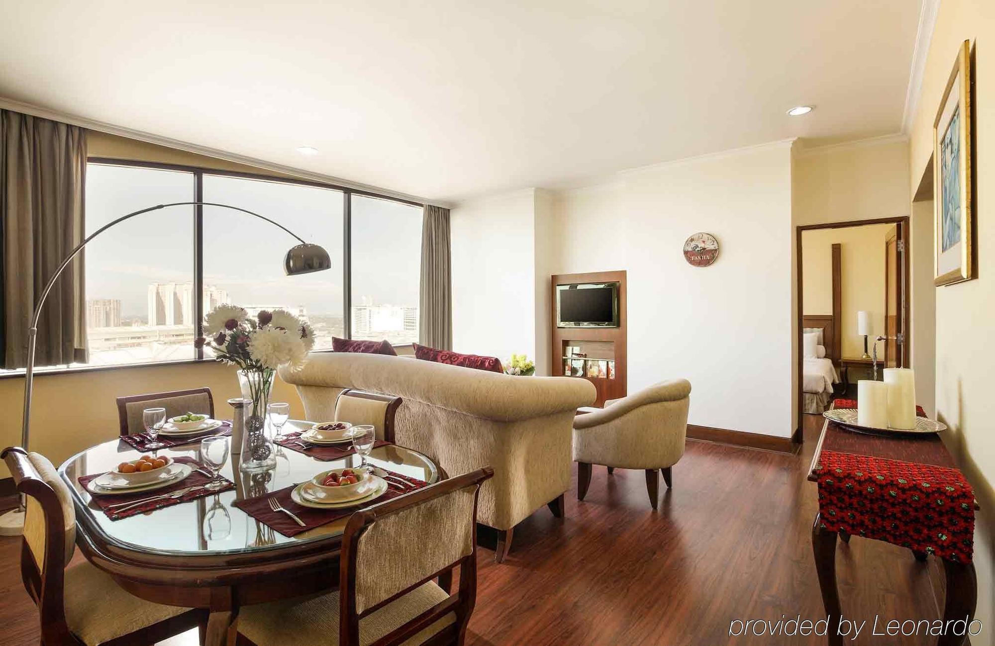 Hotel Ibis Mangga Dua Giacarta Esterno foto