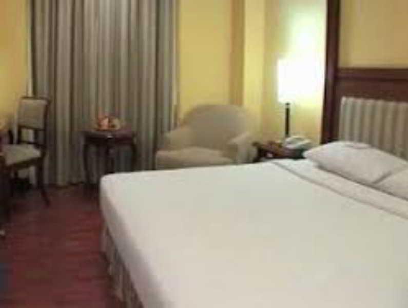 Hotel Ibis Mangga Dua Giacarta Esterno foto