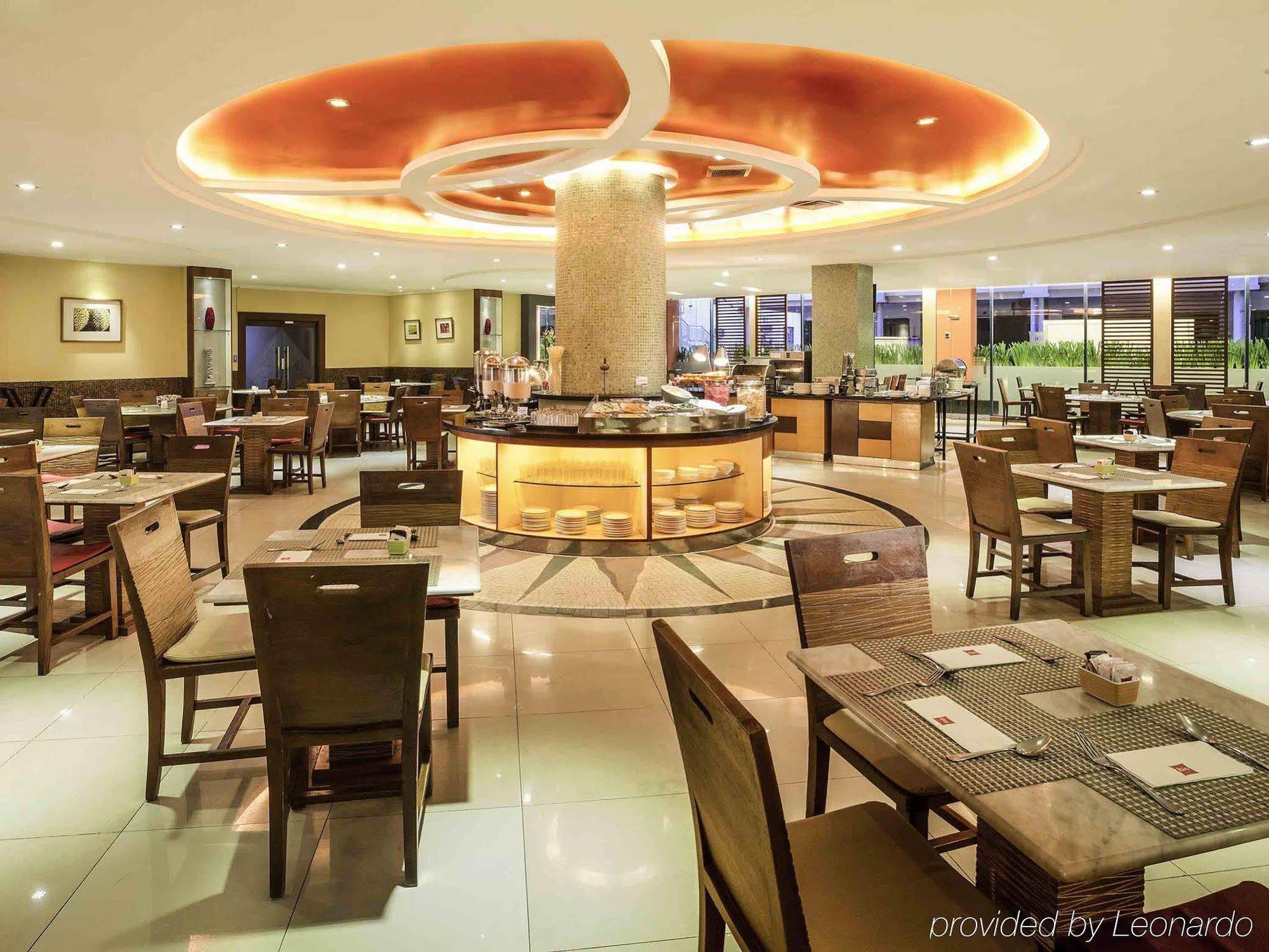 Hotel Ibis Mangga Dua Giacarta Esterno foto
