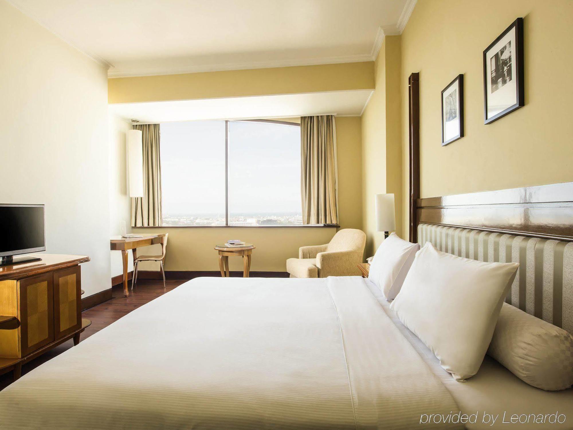Hotel Ibis Mangga Dua Giacarta Esterno foto
