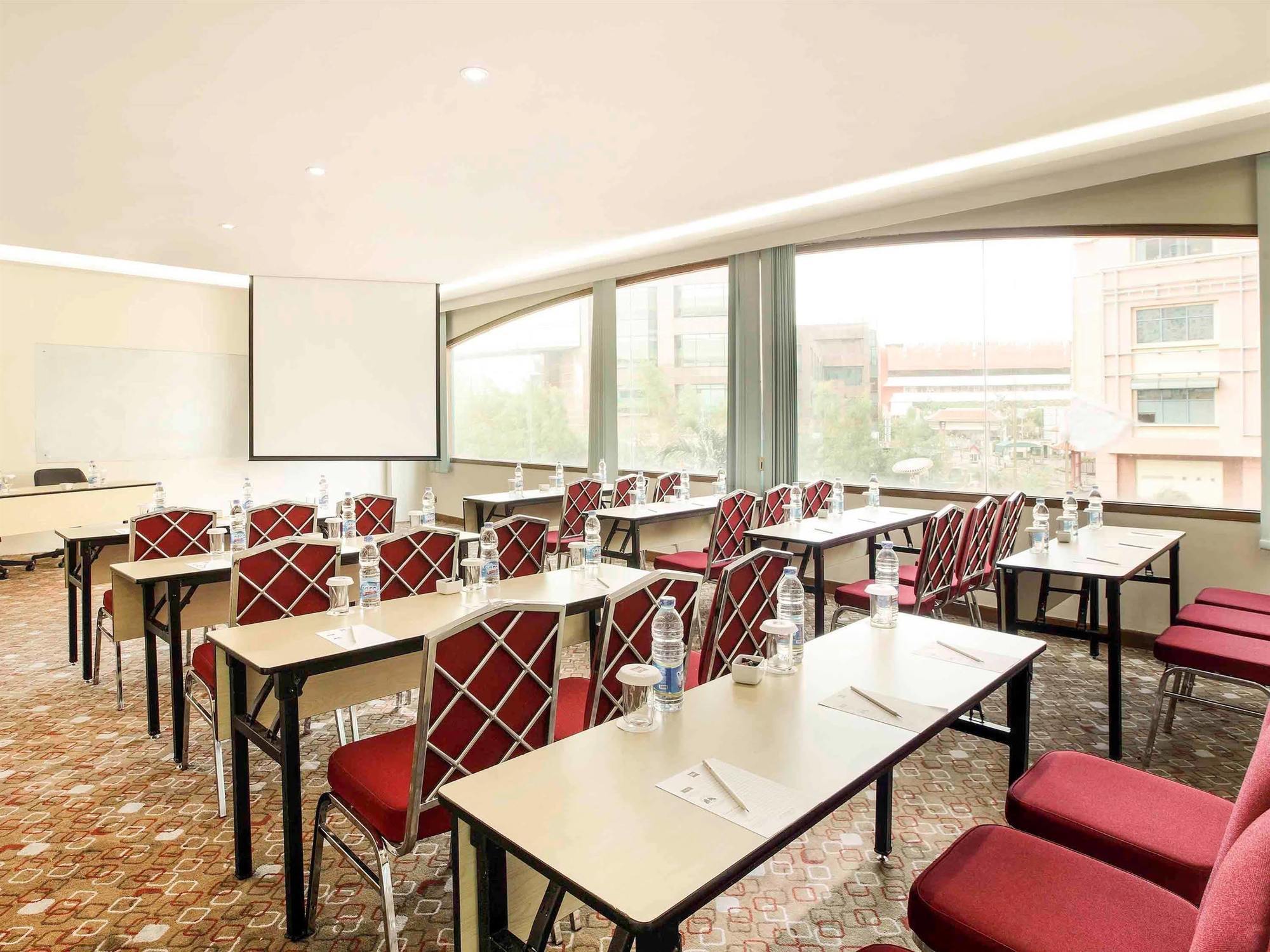 Hotel Ibis Mangga Dua Giacarta Esterno foto