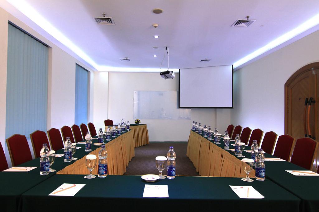 Hotel Ibis Mangga Dua Giacarta Esterno foto